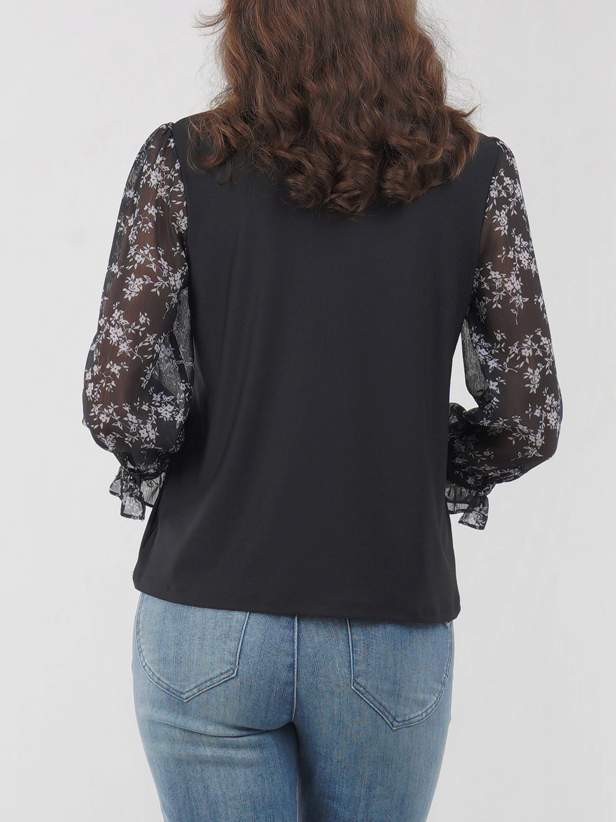 V-Neckline Three-Quarter Print Sleeve Top