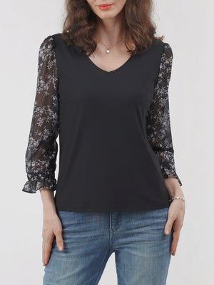 V-Neckline Three-Quarter Print Sleeve Top