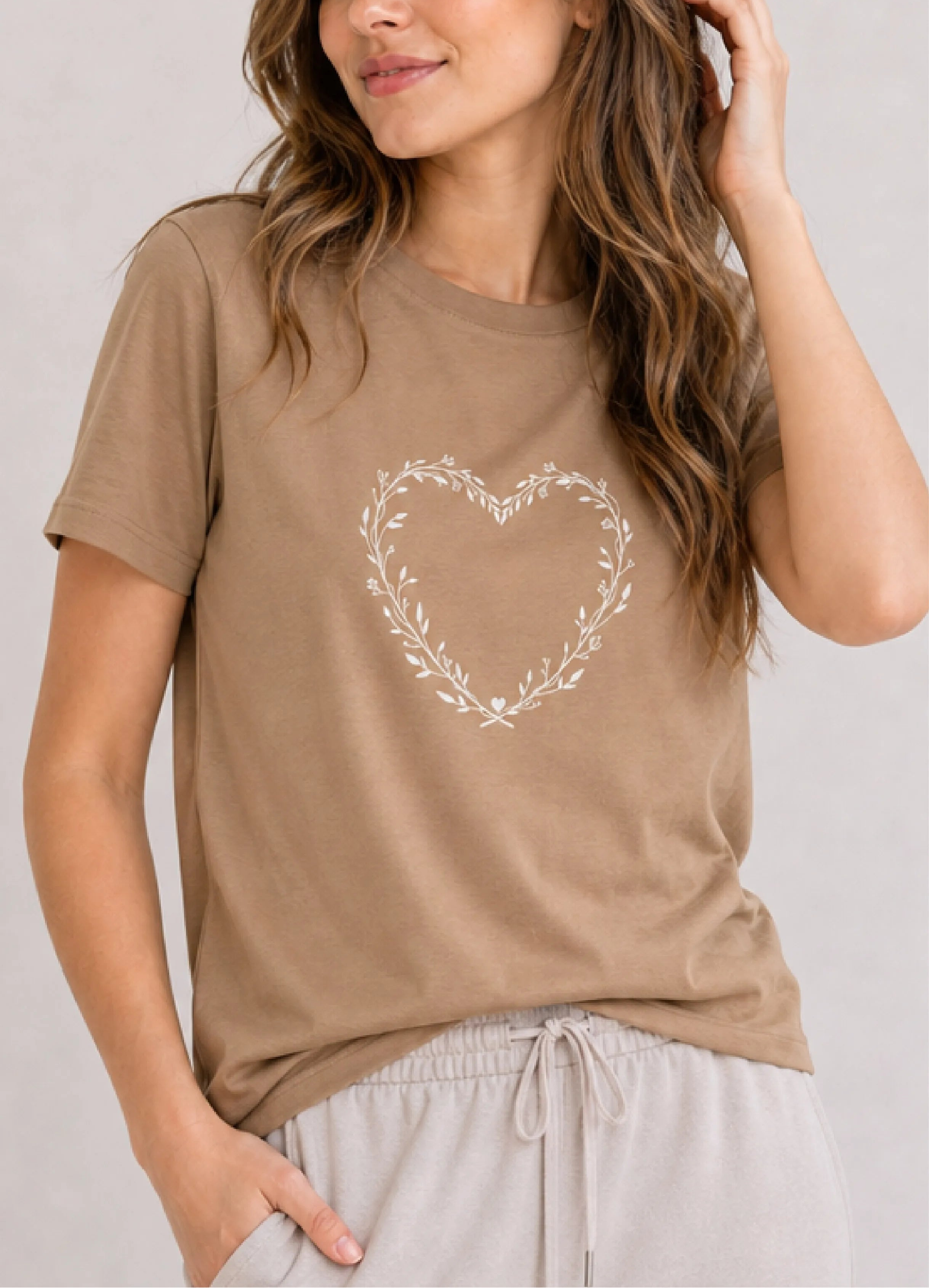 Heart Wreath Mocha Tee