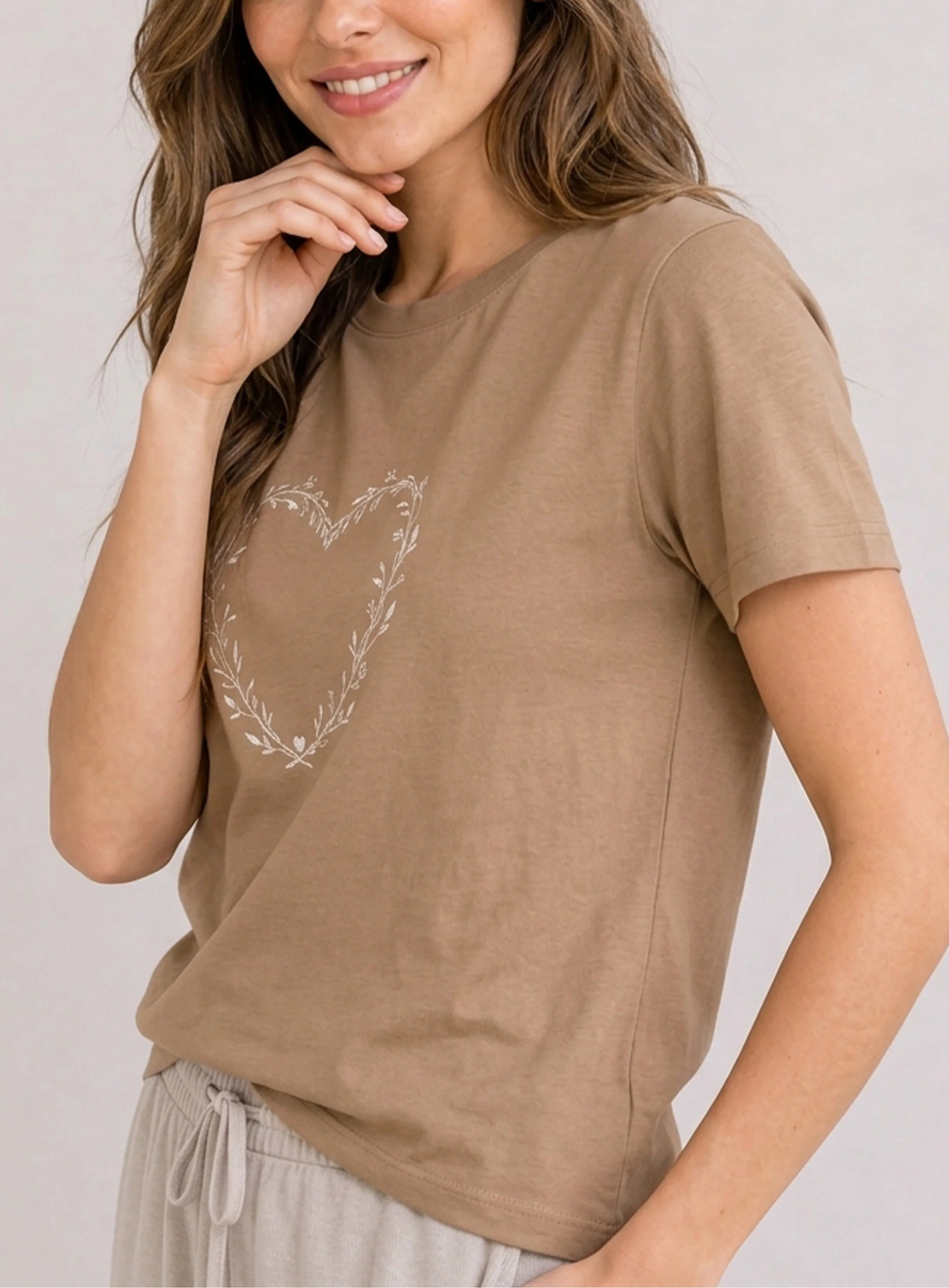 Heart Wreath Mocha Tee