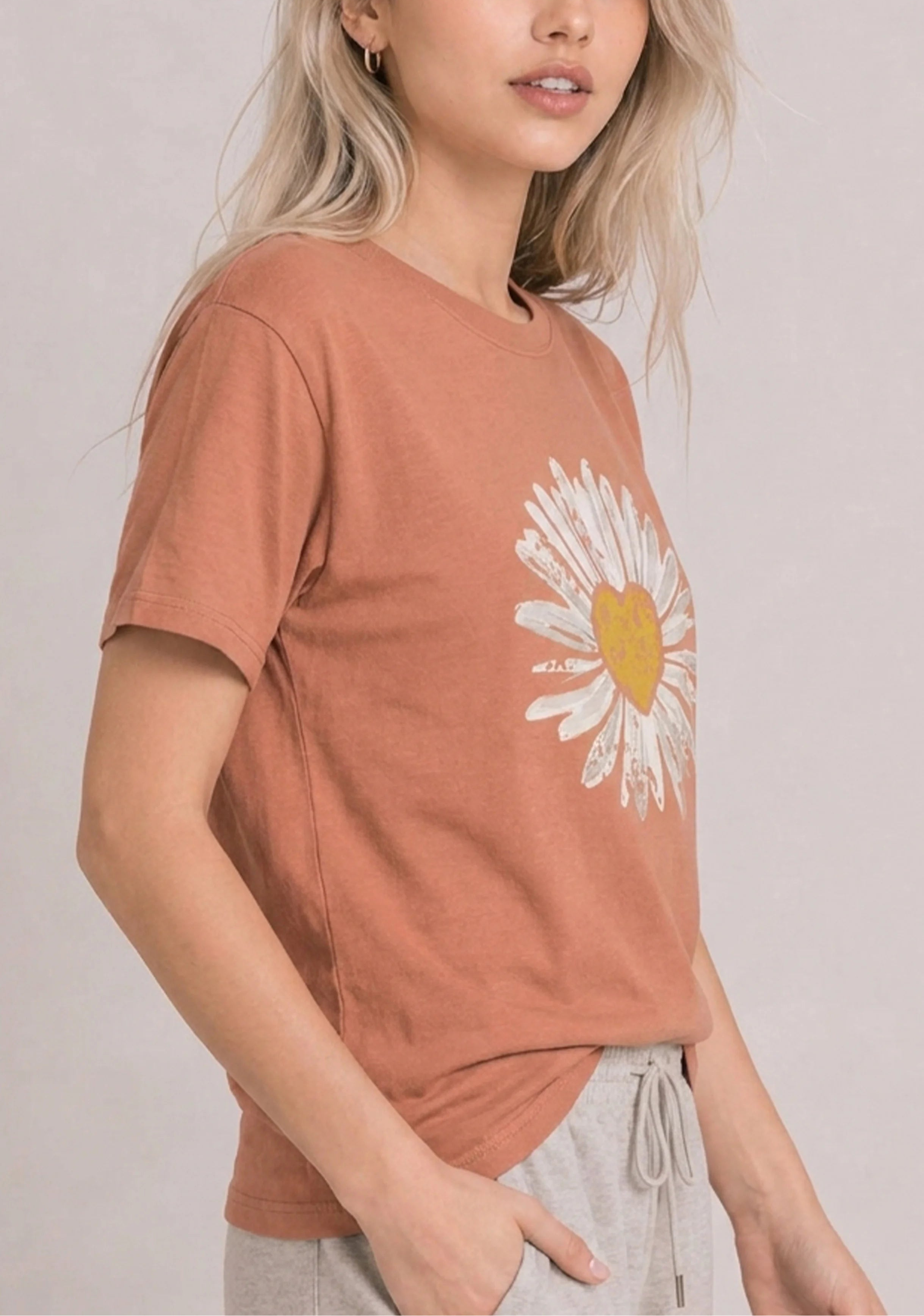 Retro Daisy Rust Tee